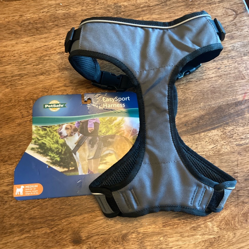 NWT - PetSafe EasySport Dog Harness – Medium - Charcoal